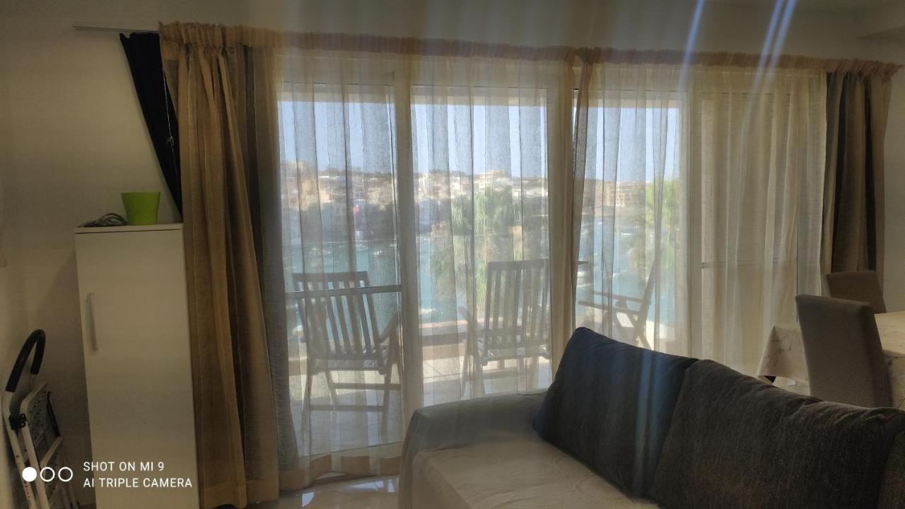 Apartment Aquamarine Sea Front - Third Floor